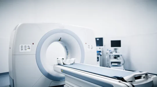 Vue détaillée d'un examen de scanner thoracique avec poumons visualisés, évoquant le dépistage du cancer chez les fumeurs